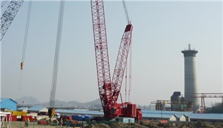 Crawler crane with capacity of 750 tons( Imported from USA )