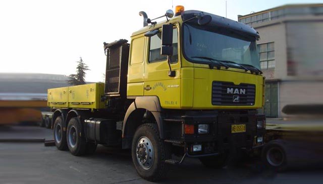 德國(guó)MAN6X6牽引車(chē)，牽引能力250噸，現(xiàn)有4輛